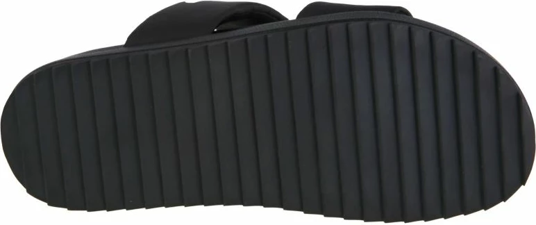 Papuqe për femra Levi's, të zeza