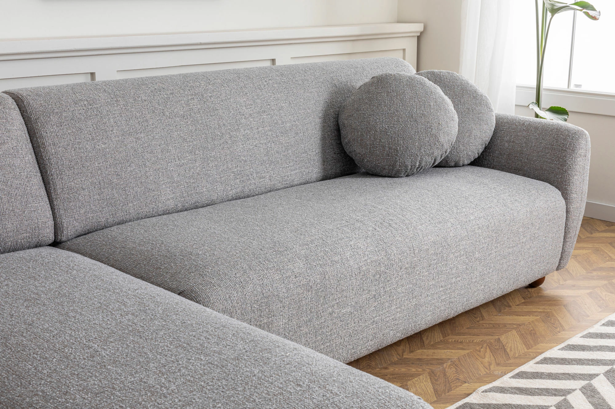 Kënd-sofë Atelier del Sofa, model Eddy Corner (CHL-3R), ngjyrë gri e çelët