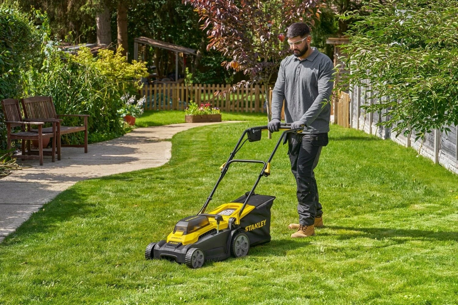 Kositëse bari me bateri Stanley SCMWP3701M2 37 cm 36V (2x18V) 2x4Ah, verdhë/zezë, set me 2 bateri + 2 karikues