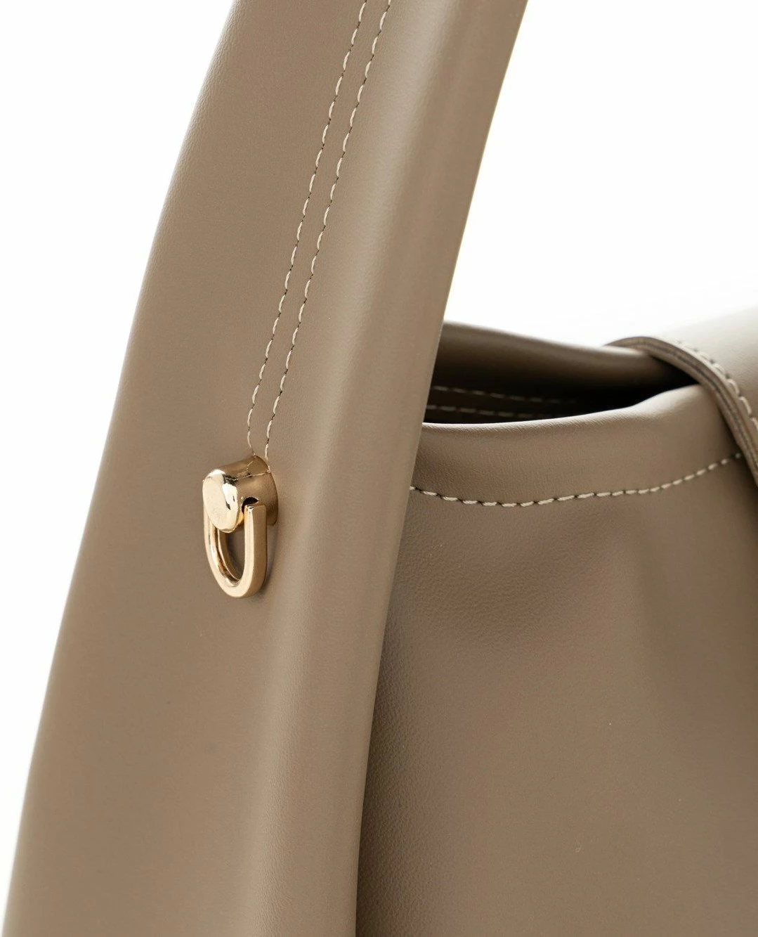 Çantë dore Vince Camuto, ngjyrë mink e errët, Turin