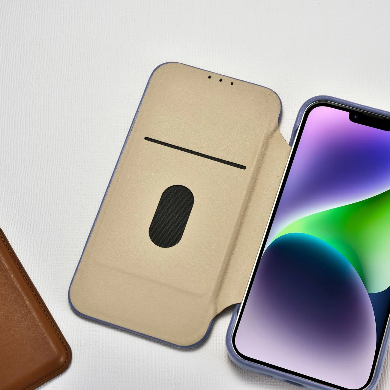 Mbështjellës lëkure iCarer CE Premium Folio për iPhone 14 Plus, MagSafe, Vjollcë e lehtë