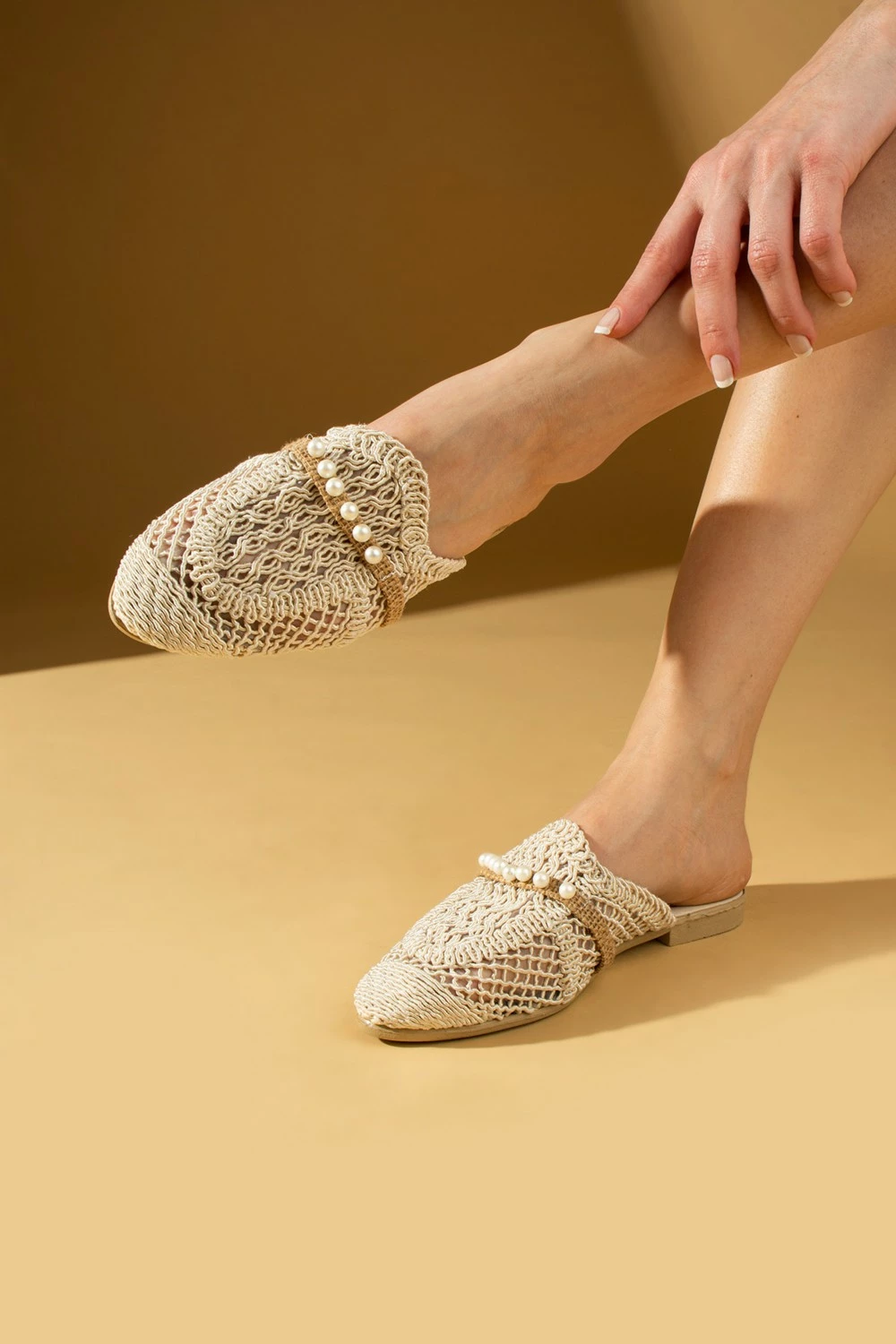 Papuqe femra Pembe Potin, të bardha