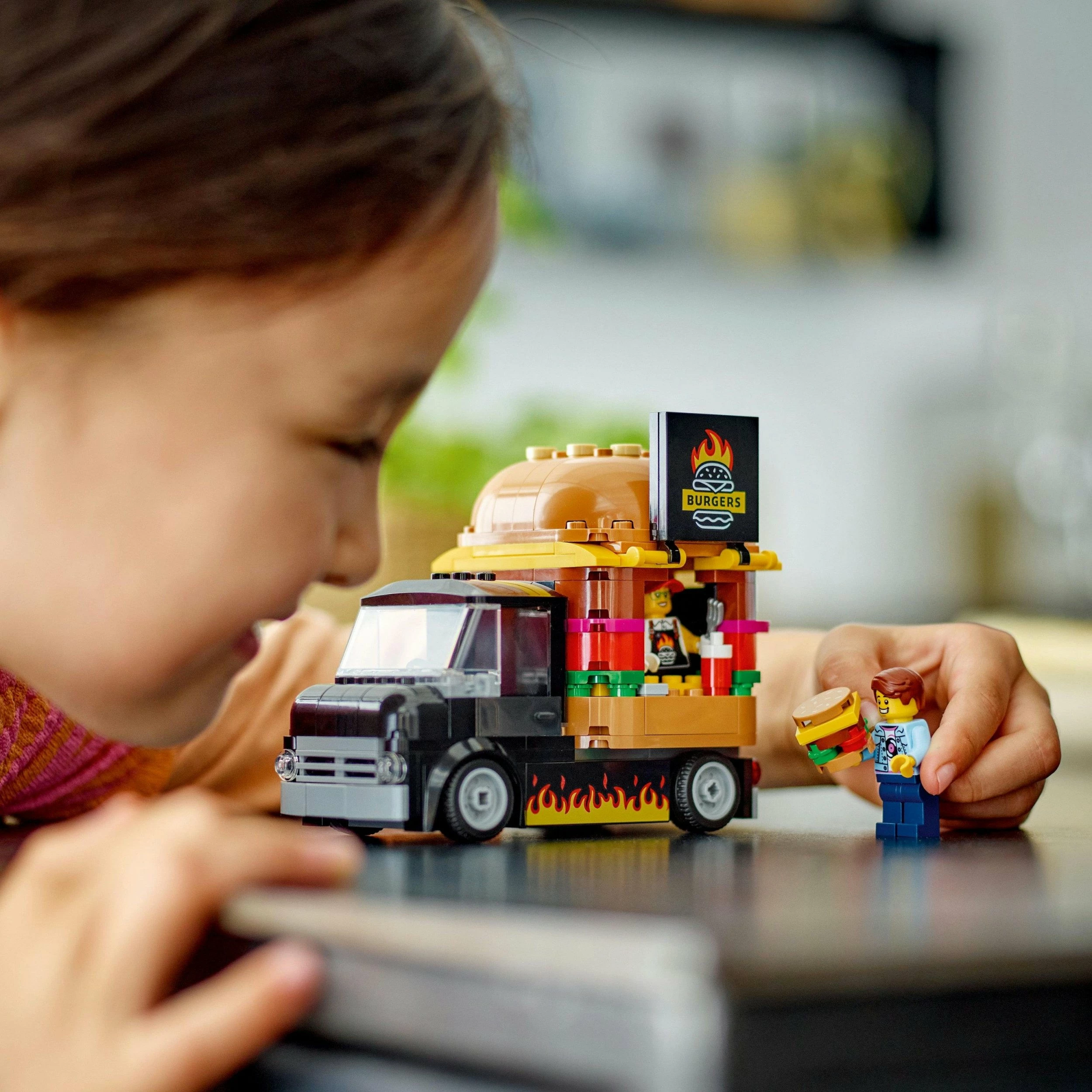 Set LEGO City kamion me burgera 60404, 194 pjesë