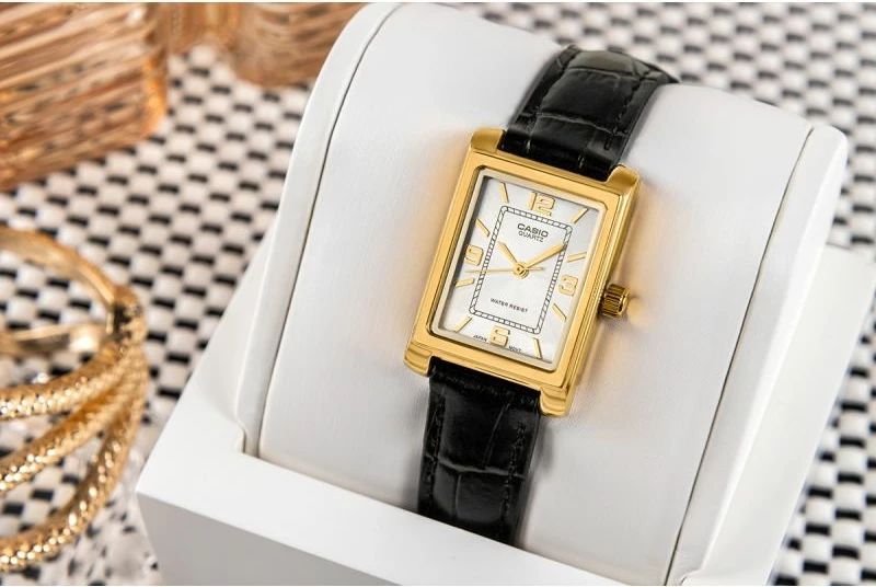 Orë dore femra Casio LTP-1234PGL-7A2EF, e zezë
