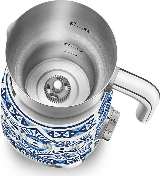 Shkumëzues qumështi Smeg MFF01DGBEU Dolce & Gabbana Blu Mediterraneo, blu/bardhë