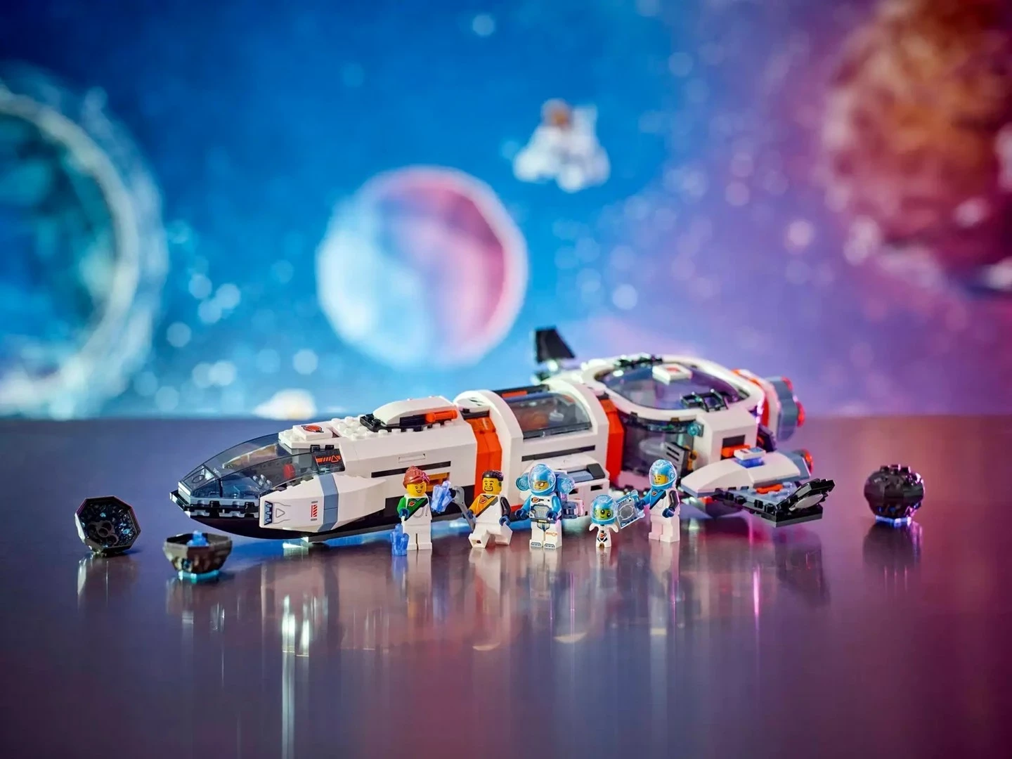 Set LEGO CITY Modular Galactic Spaceship 60446 me 4 minifigura