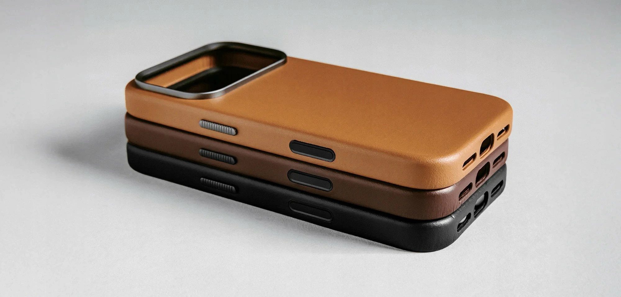 Mbështjellës Nomad Traditional Leather Case për iPhone 17 Pro, MagSafe, lëkurë natyrale, i zi