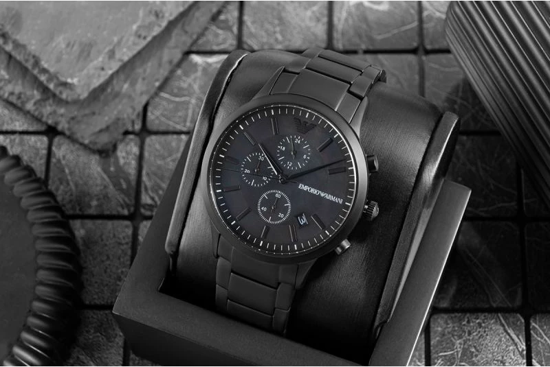 Orë dore për meshkuj Emporio Armani, e zezë