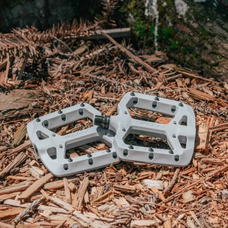 Pedale biçiklete FUNN, gri