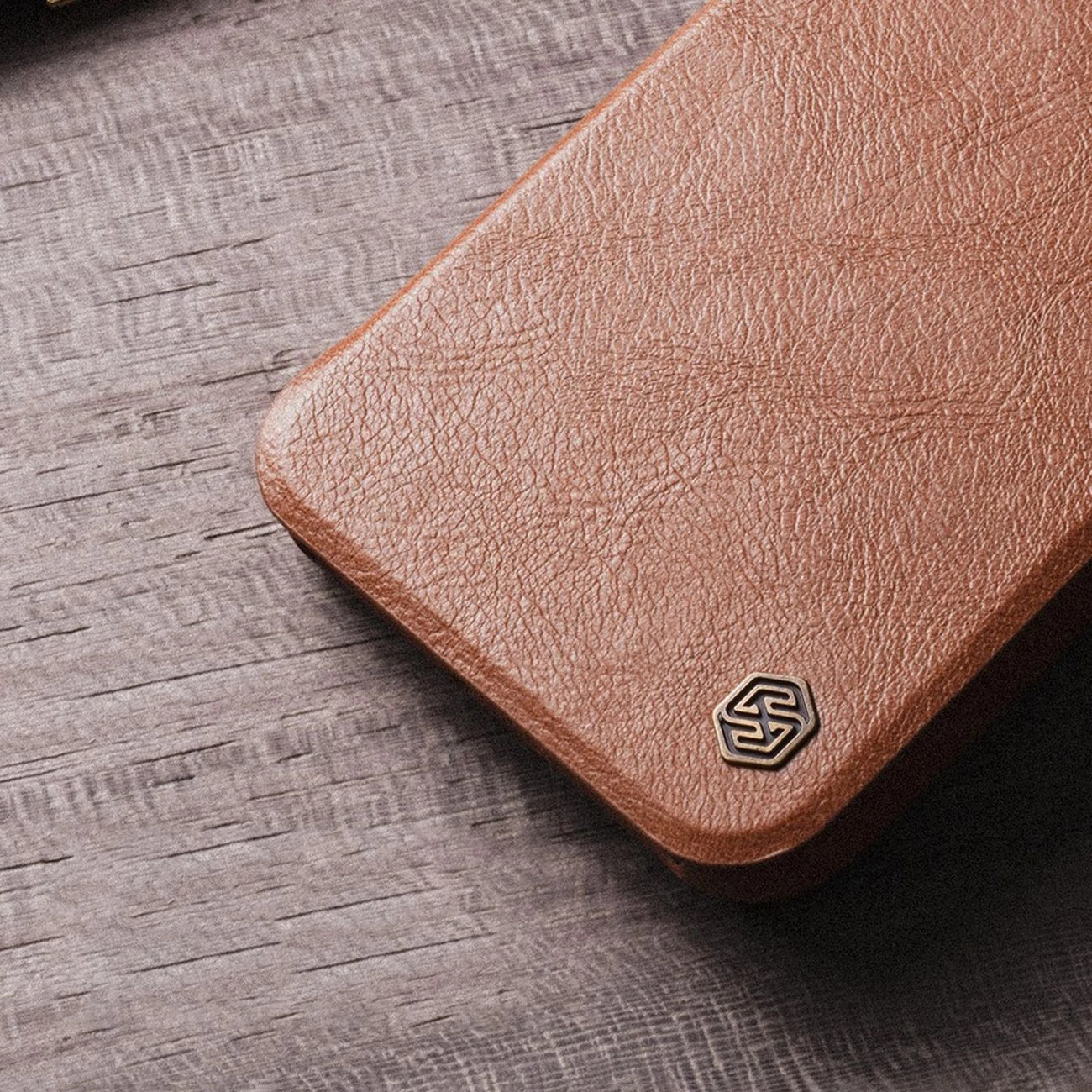 Mbështjellës Nillkin Qin Leather Pro Case për iPhone 14 Plus, me kapak kamere, e zezë