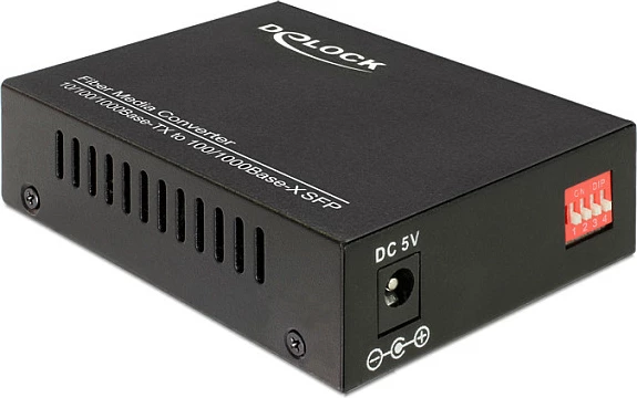 Konvertues media DeLOCK 86110 Gigabit Ethernet RJ-45 në SFP, 10/100/1000 Mbps, i zi