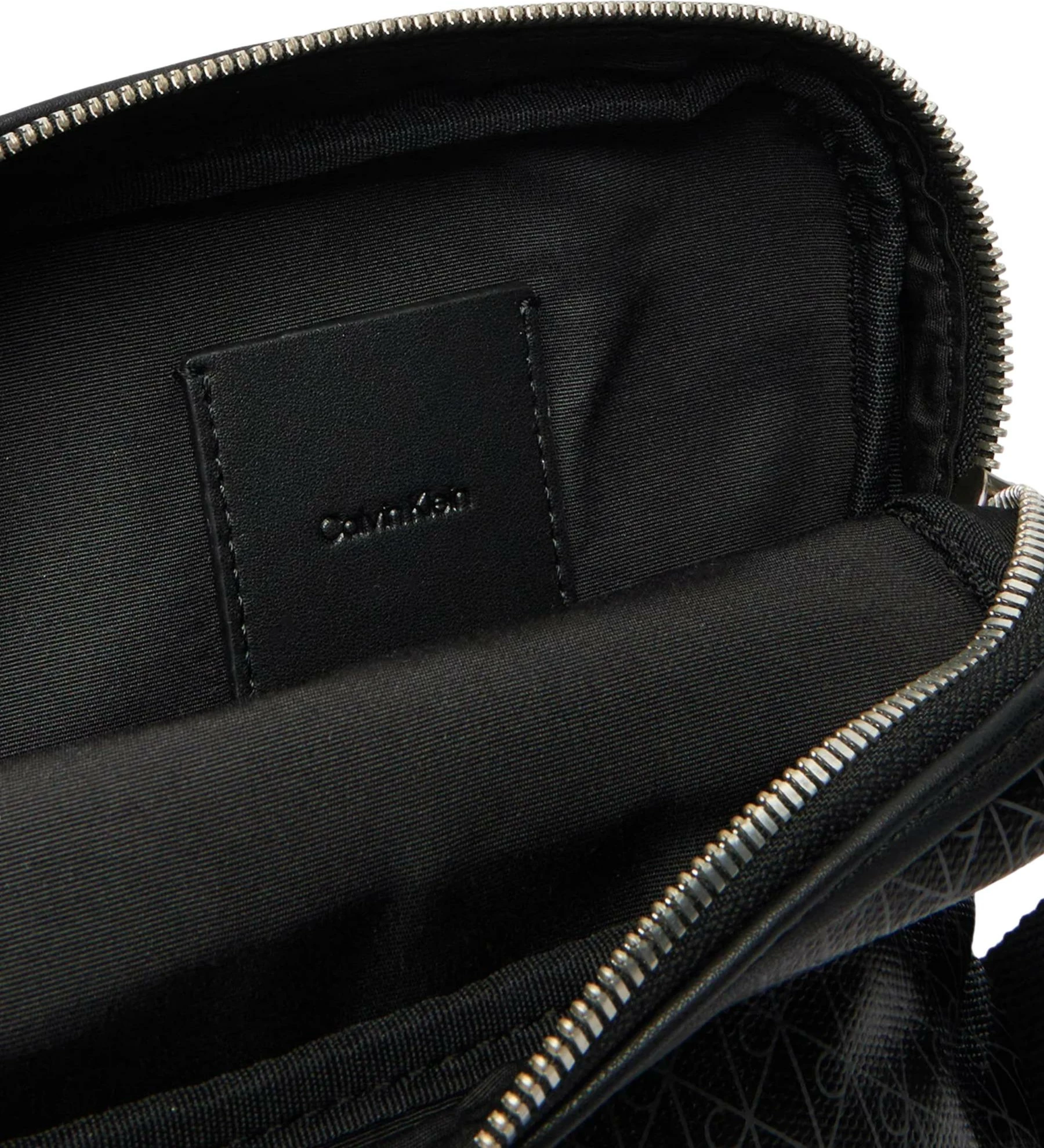Çantë crossbody Calvin Klein Slim Reporter LV04D3334G për meshkuj, e zezë