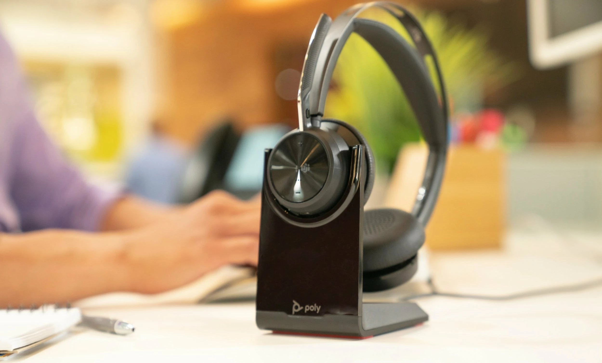 Kufje Poly Voyager Focus 2 9T9J4AA, ANC, Bluetooth 5.1, me mikrofon, set me adapter BT700 USB-C, zi