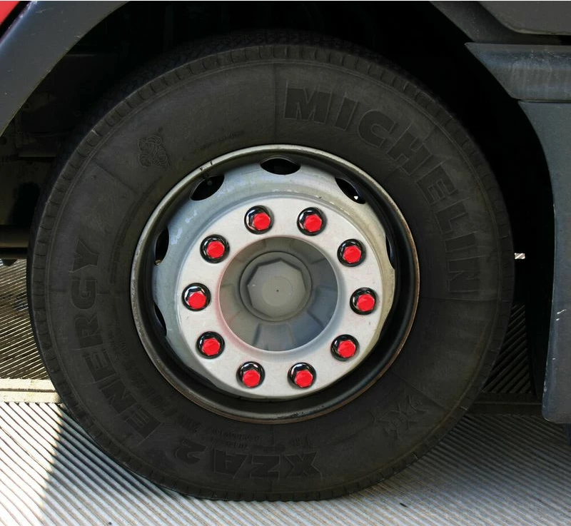 Ngjites/dekor Te Bulonave Kuqe