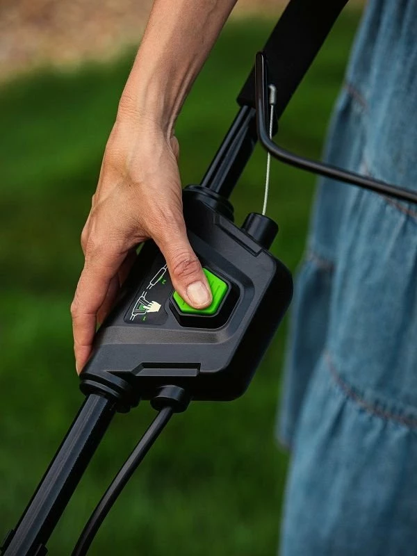 Kositëse bari me bateri Greenworks GD40LM46SPK4 40V 46cm me shtytje, set me karikues + 1x bateri 4Ah, gjelbër/zezë
