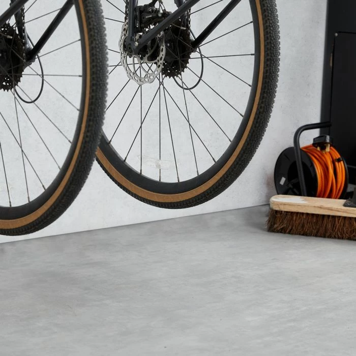 Set mbajtëse muri për biçikleta VONHAUS 3500257, për 3 biçikleta + 3 helmeta, e zezë, 9-copë