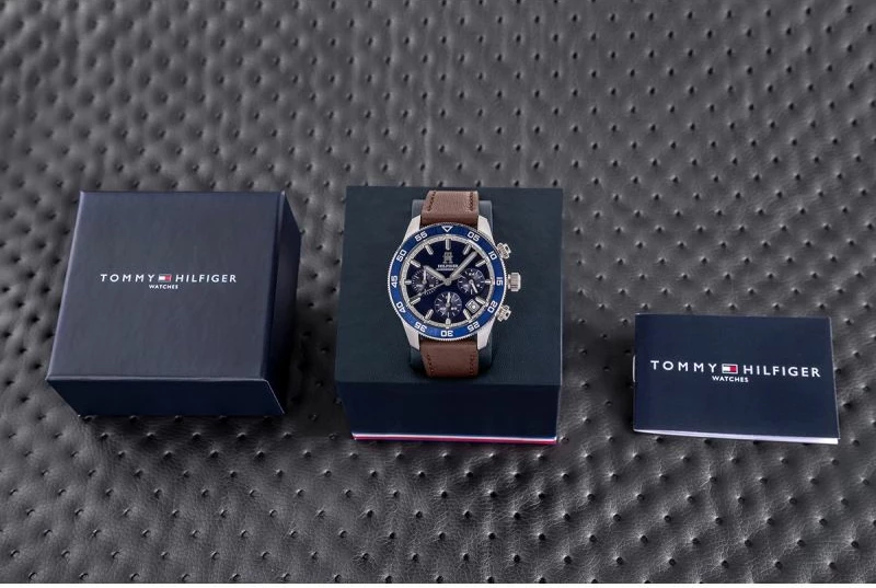 Orë dore për meshkuj Tommy Hilfiger, kafe