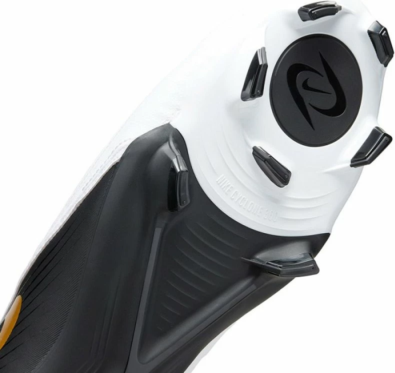 Atlete futbolli Nike për meshkuj, të bardha e të zeza