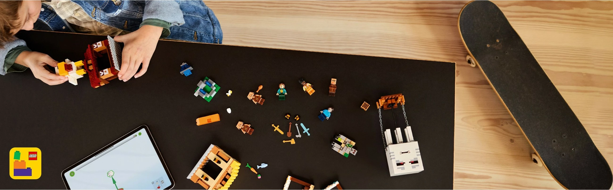 Set ndërtimi LEGO The Ghast Balloon Village Attack, 555 pjesë, plastikë, shumëngjyrësh