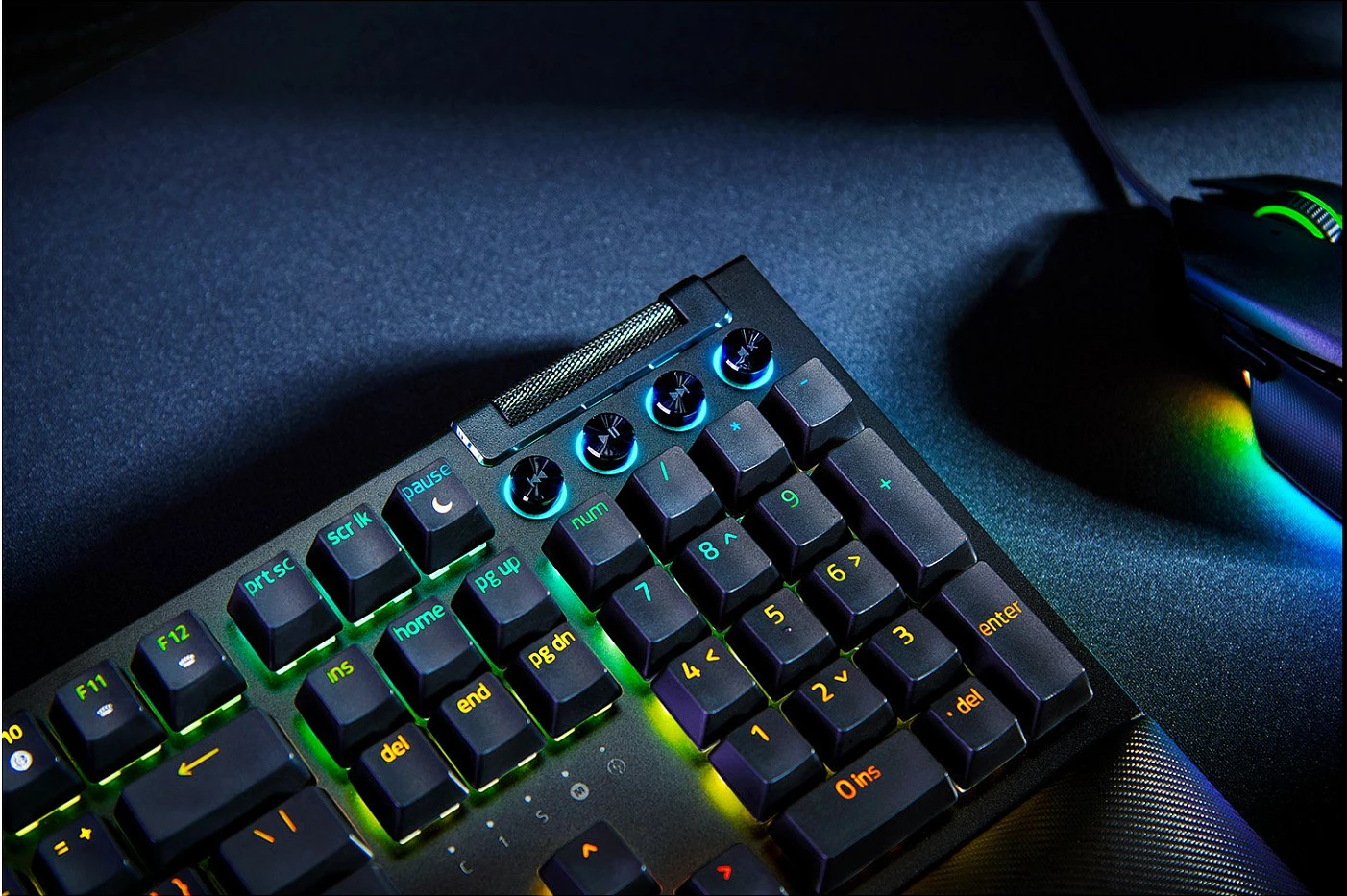 Tastierë gaming Razer BlackWidow V4, mekanike Razer Yellow, USB-C, QWERTZ (DE), RGB, full-size, e zezë