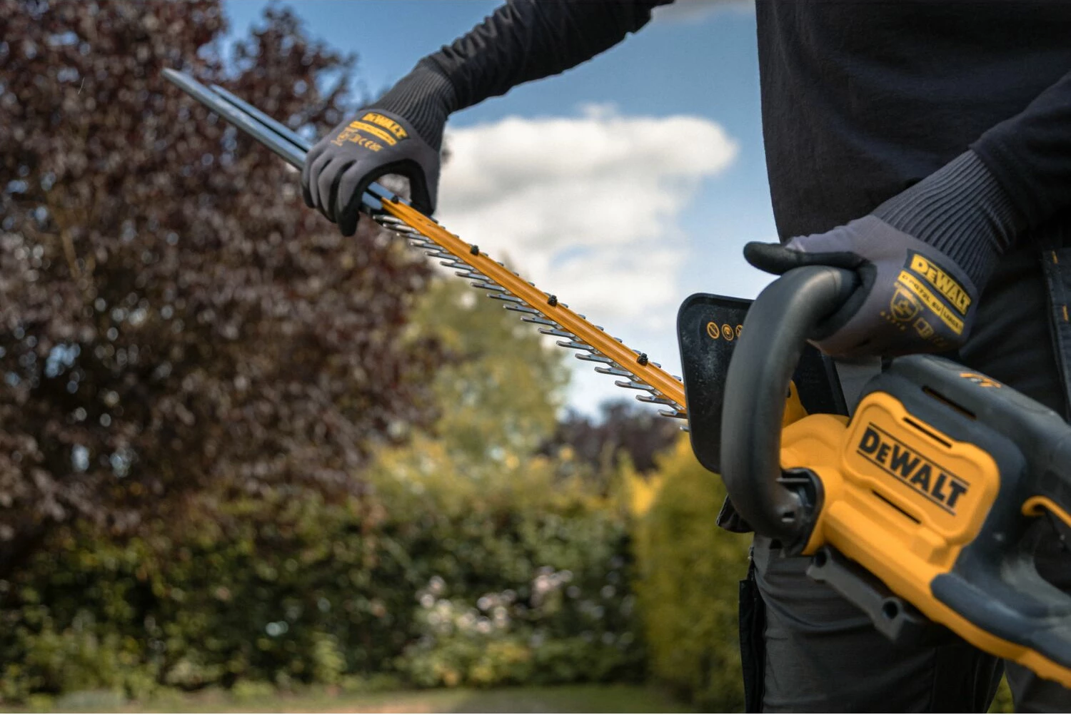 Gërshërë akumulatorike për gardh Dewalt DCMHT562P1 18V XR, 55 cm, 19 mm, set 1x 5Ah + karikues, verdhë/zezë