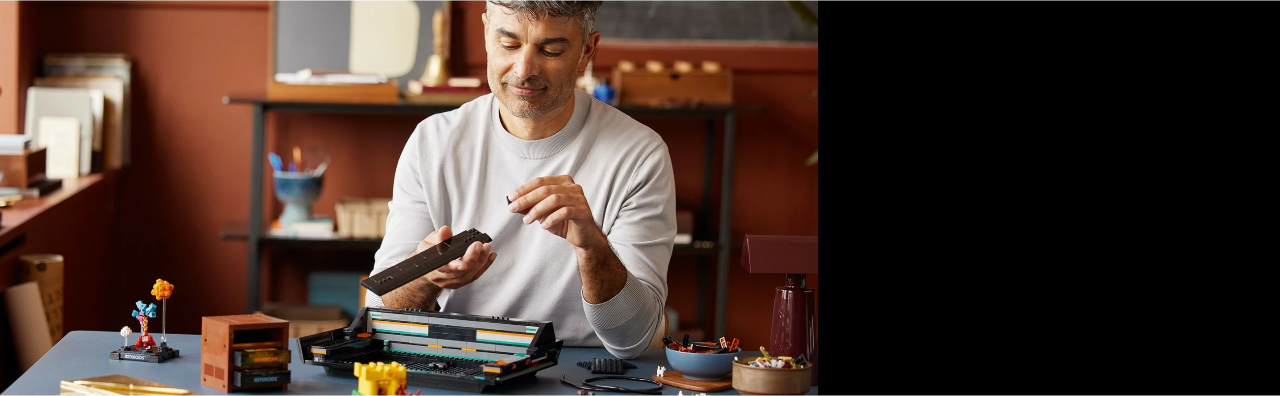 Set ndërtimi LEGO Icons Atari 2600, 2532 pjesë, multikolor