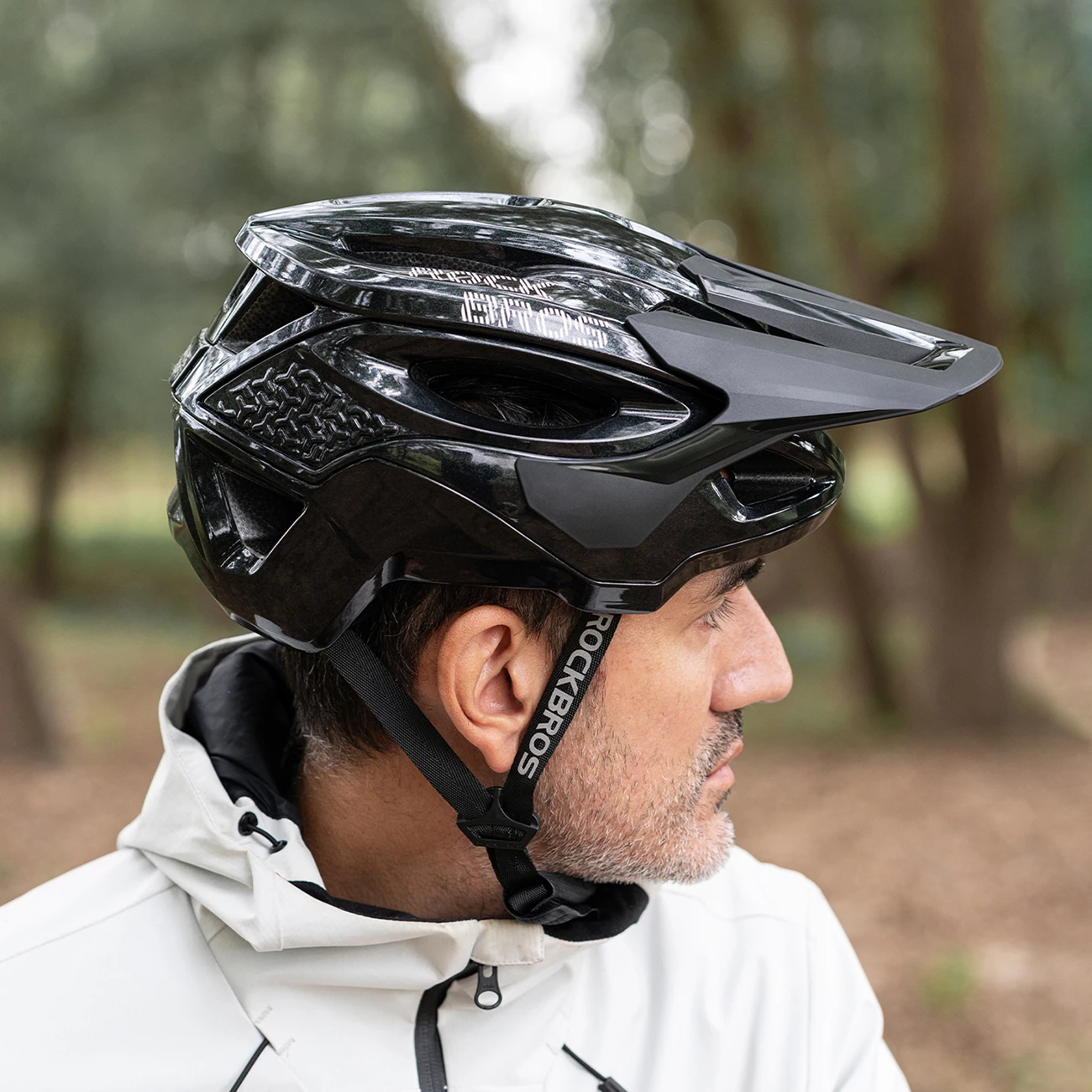 Helmetë për biçikletë Rockbros LK-99 58-62 cm, vizor i rregullueshëm, mbyllje magnetike, e zezë, në kuti
