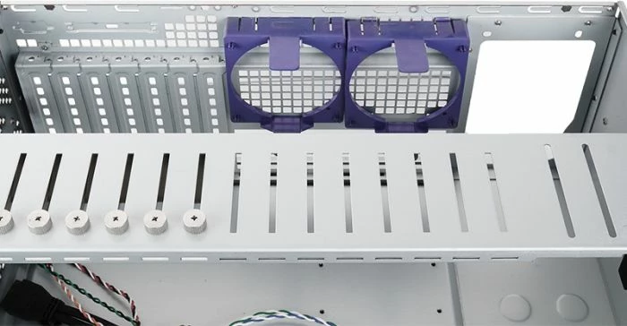 Kasë serveri rackmount 4U CHIEFTEC UNC-409S-B-OP, ATX/mATX, thellësi 482 mm, USB 3.0, e zezë