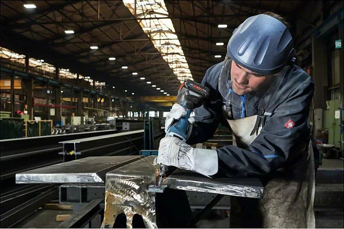 Drejtues elektrik Bosch GGS 18 V-23 PLC, brushless, 18V, me valixhe, zi/blu/kuqe/argjend