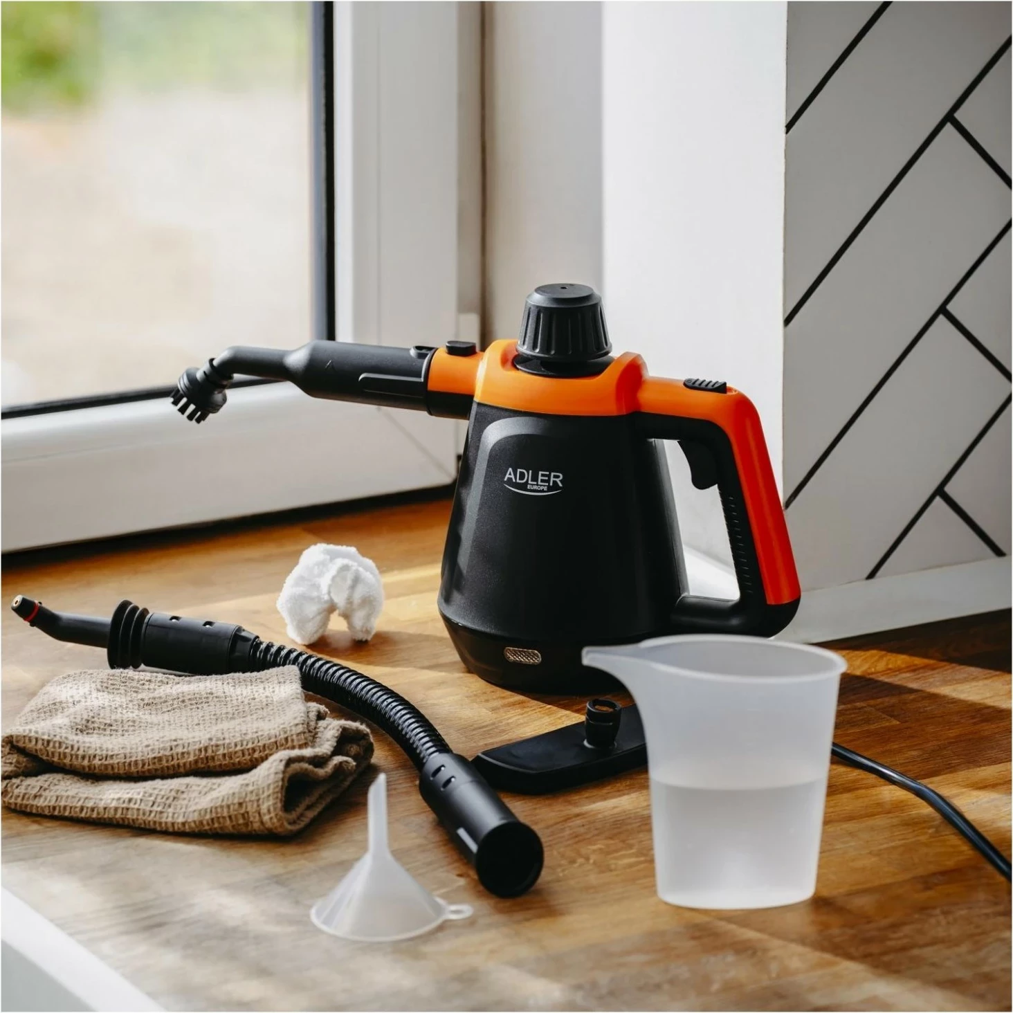 Pastruese me avull Adler AD 7038, 1200W, 0.45L, e zezë