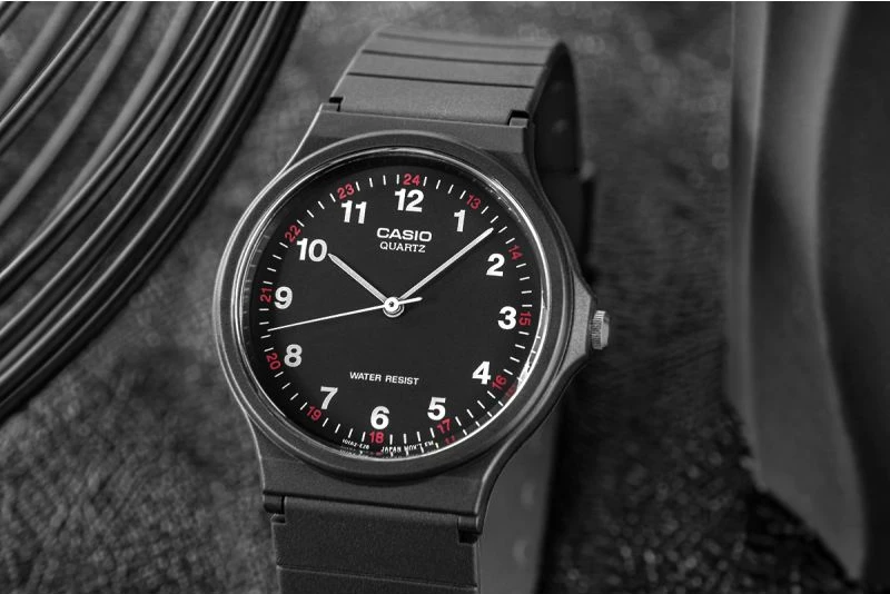 Orë dore Casio, unisex, e zezë