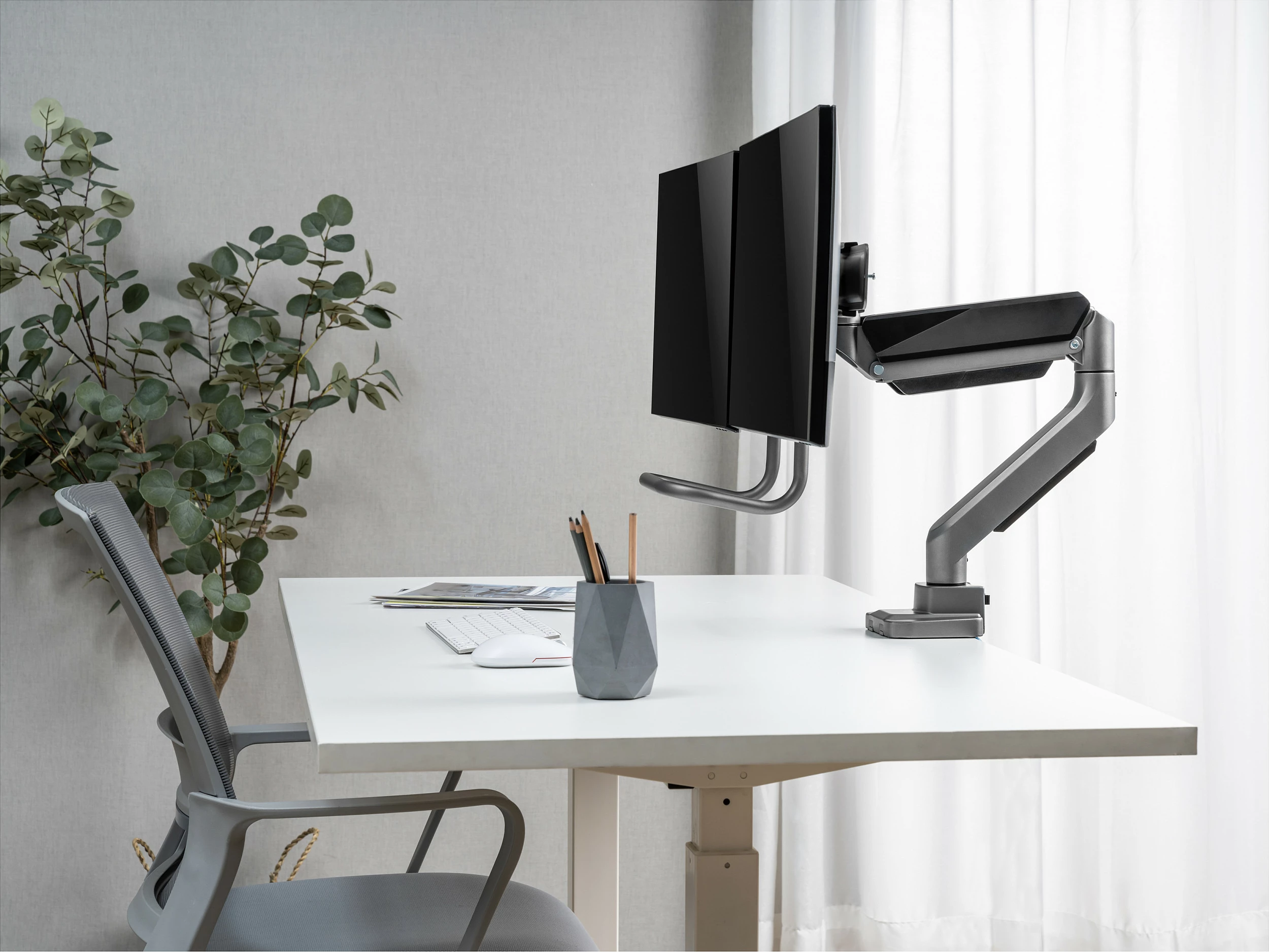 Mbajtëse tavoline për 2 monitorë EQUIP 17"-32", VESA 75x75/100x100, sustë gazi, 9kg për ekran, 360°, silver