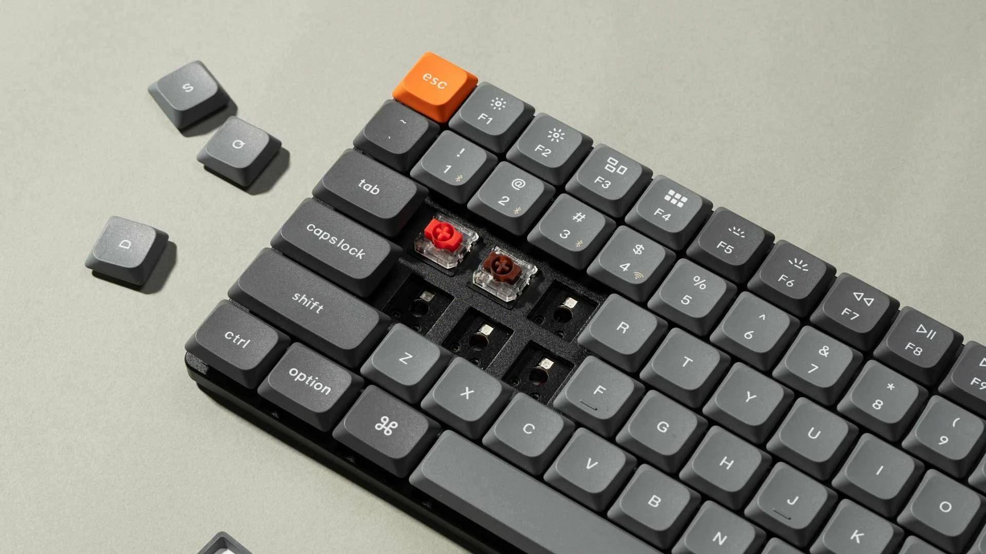 Tastierë mekanike Keychron K3 Max K3M-H3, Hot-swap, Gateron Low Profile Brown, 75%, tri-mode (USB-C/2.4GHz/Bluetooth 5.1), gri