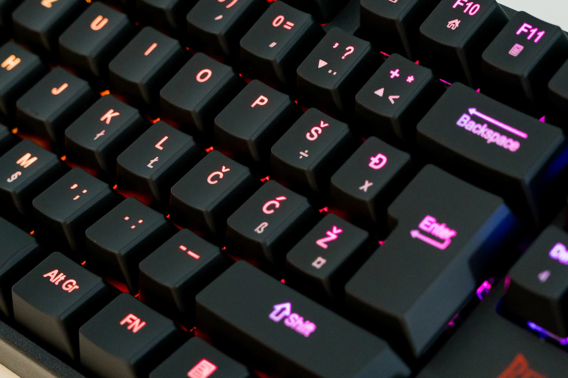 Tastierë mekanike Redragon Surara K582 RGB, Red Switches, SLO/CRO layout, e zezë