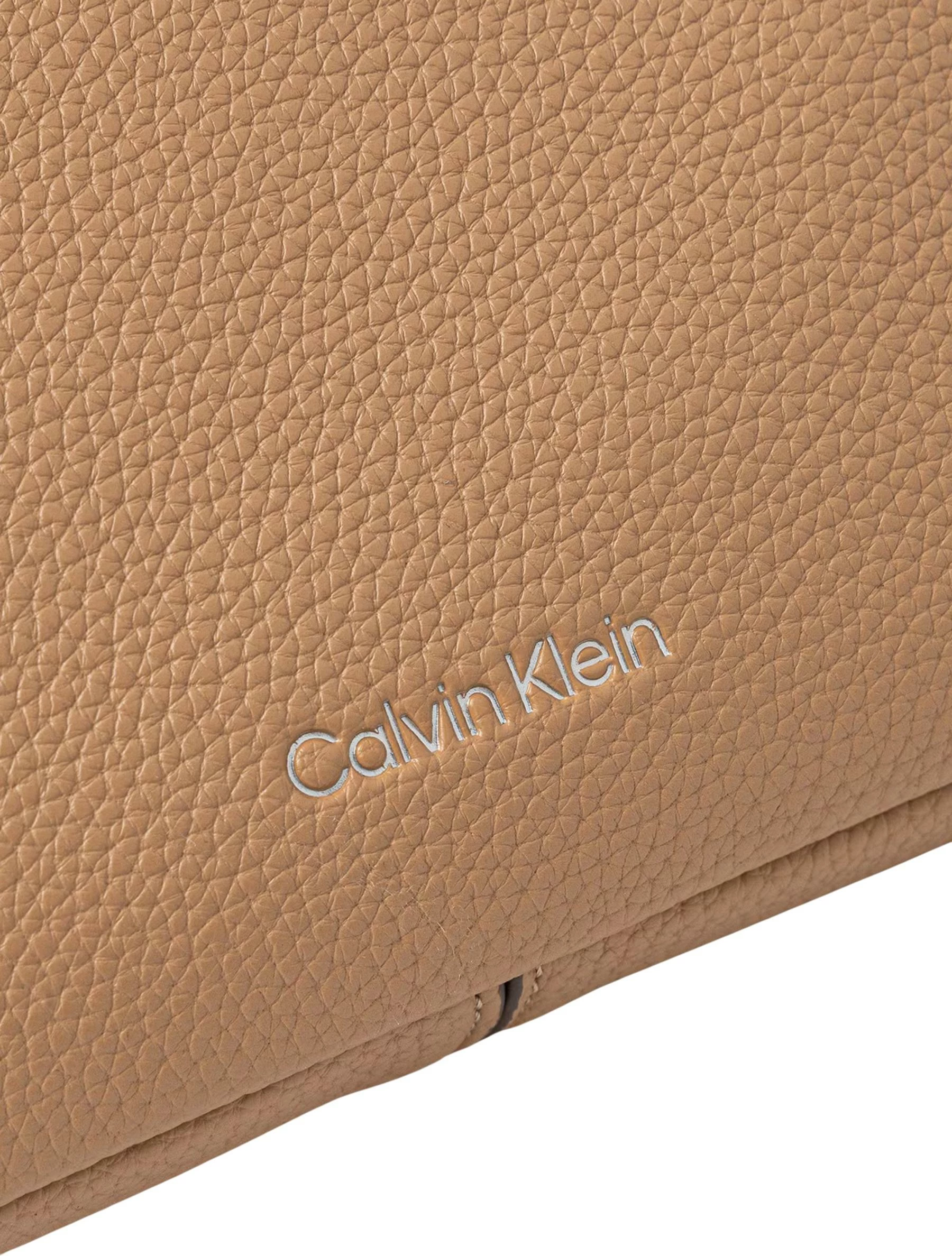 Çantë crossbody për femra Calvin Klein WEBBING 2X STRAP CAMERA BAG LV04F3656G, bezhë e çelët