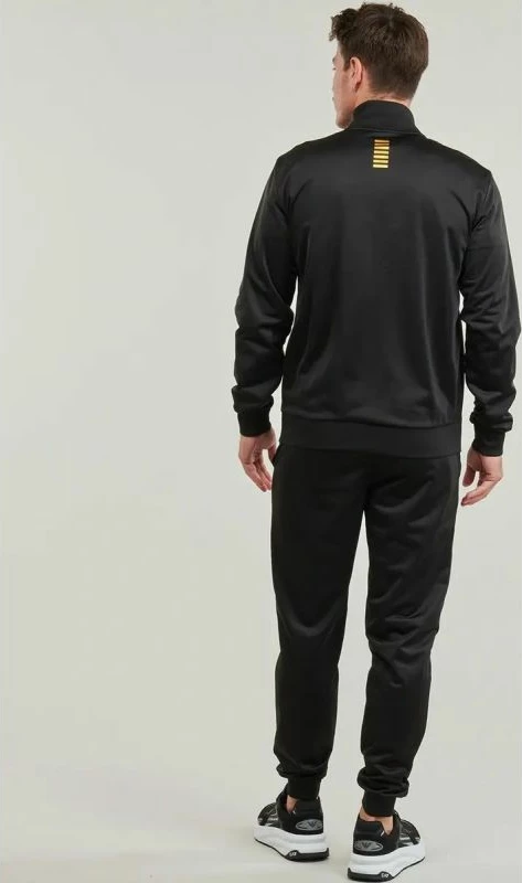 Trenerka Yakimasport, e zezë