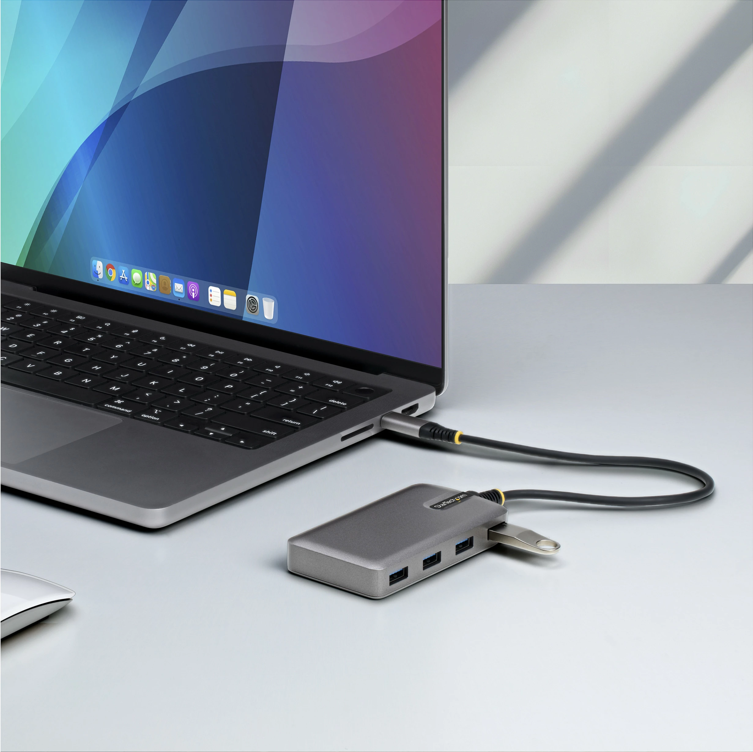 Hub USB-C StarTech 4-Port, 4x USB-A 3.2 Gen 1 5Gbps, Micro-USB për energji shtesë, kabllo 30cm, gri