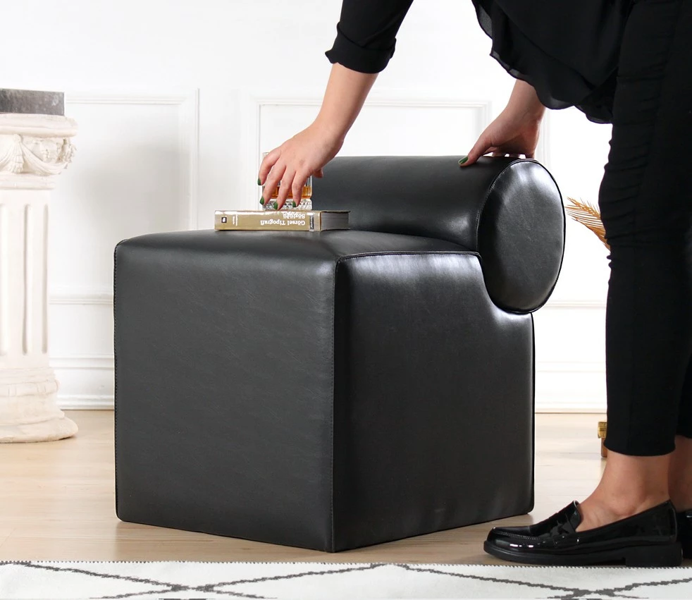 Puf lëkure e zezë, Atelier del Sofa, Rohin