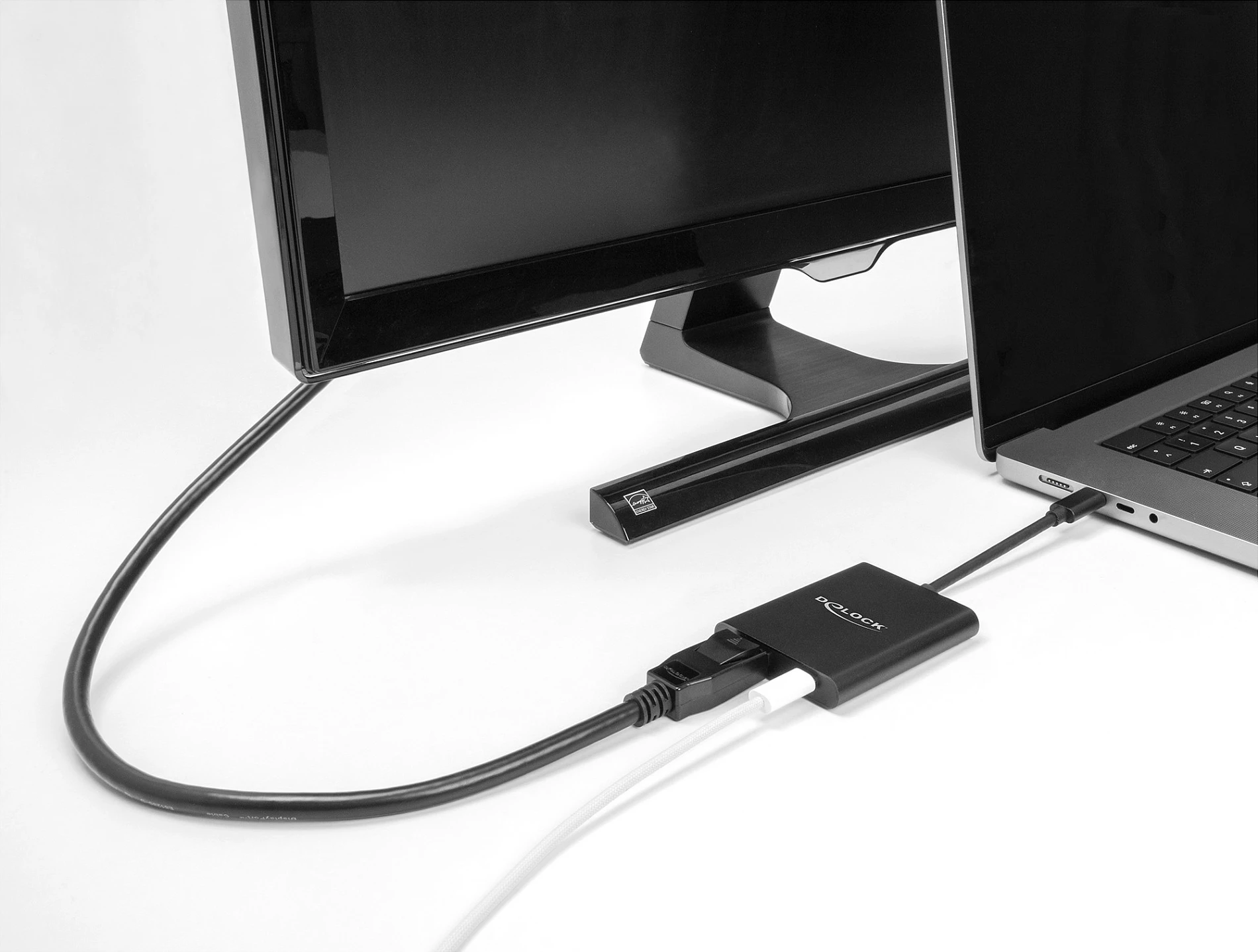 Adapter USB-C në DisplayPort DeLOCK, 8K HDR, PD 60W, 144Hz, i zi