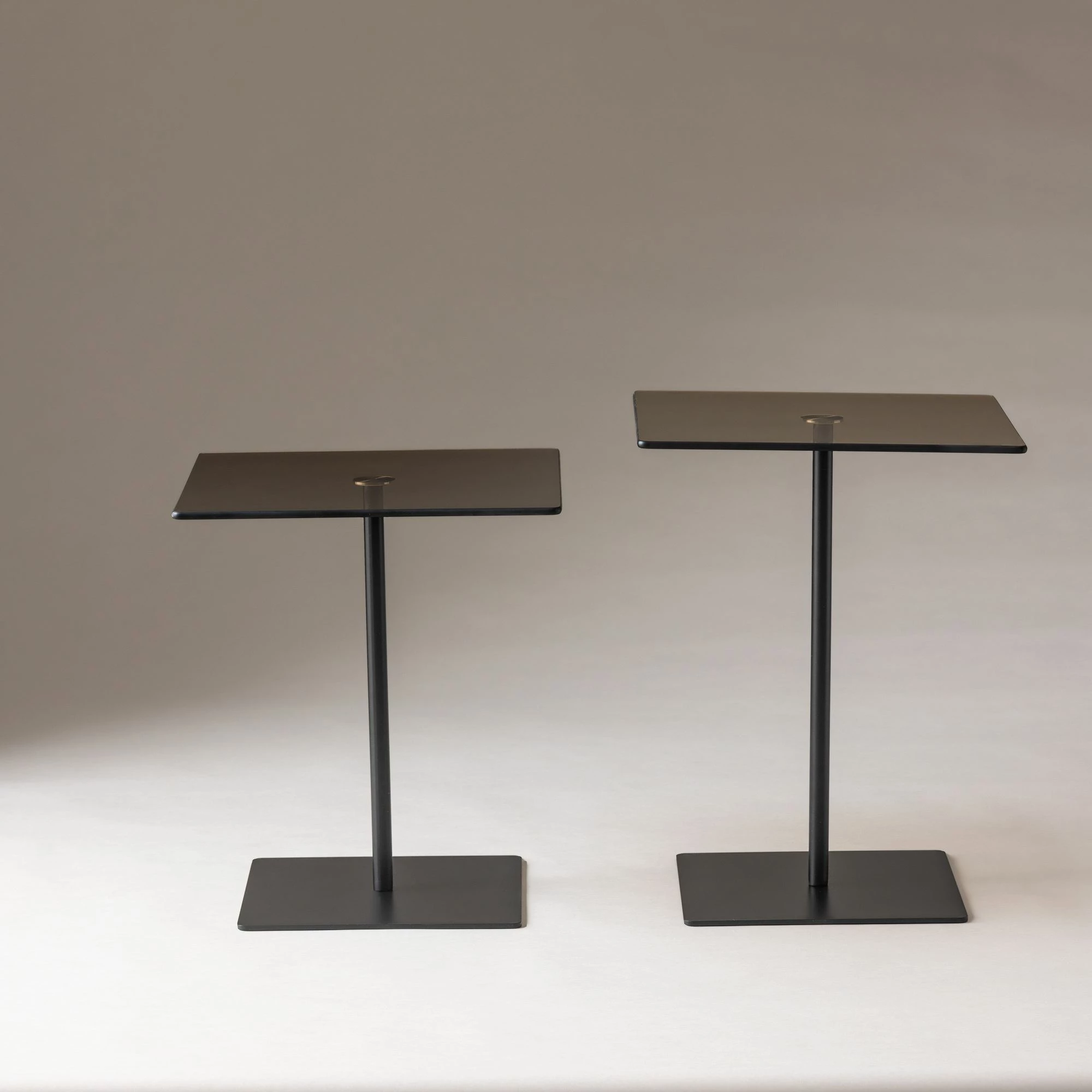 Set tavolinash kafeje Skye Decor, elegante 2 copë, e zezë, bronzi