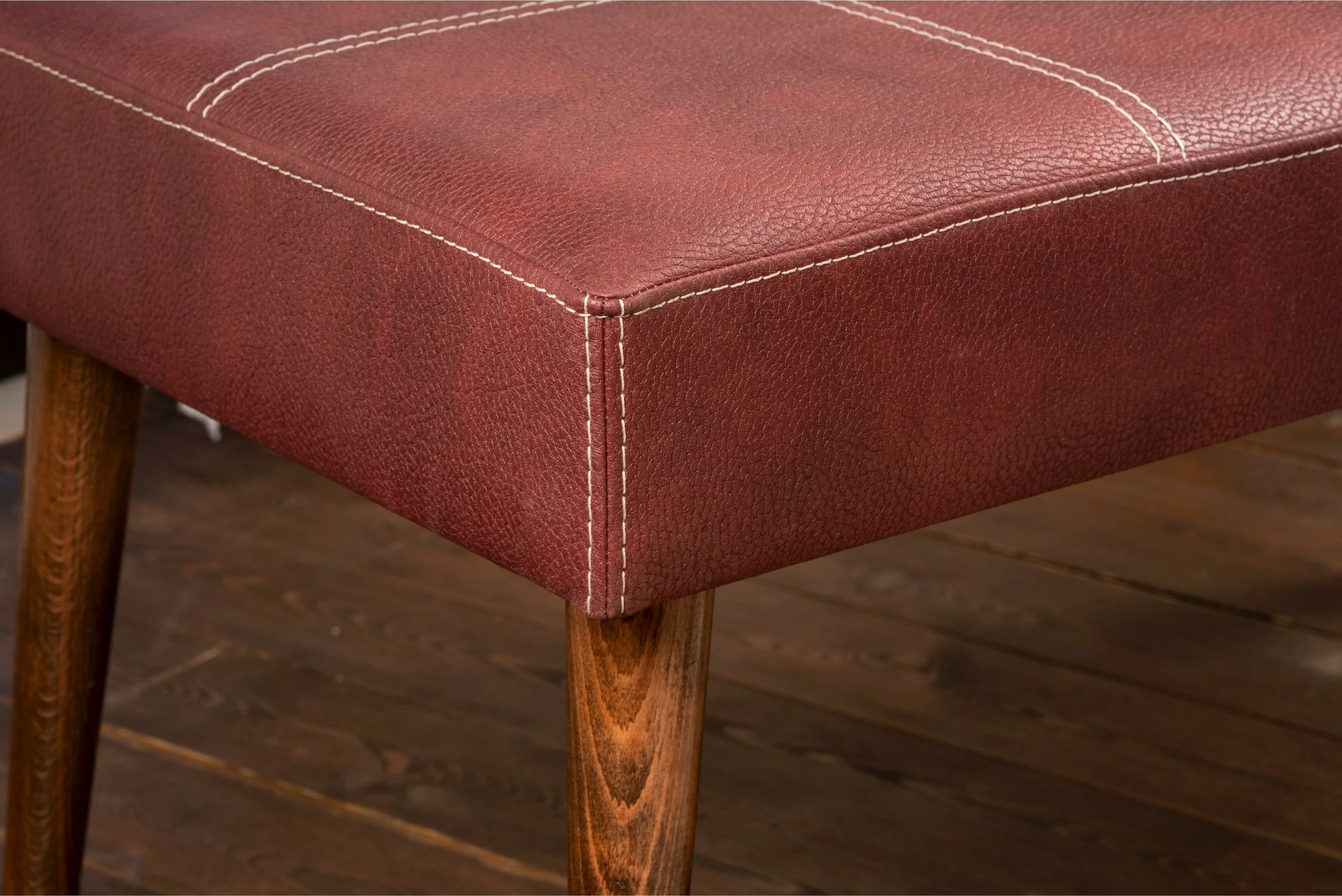 Puf Atelier del Sofa, ngjyrë e kuqe Claret, Urga