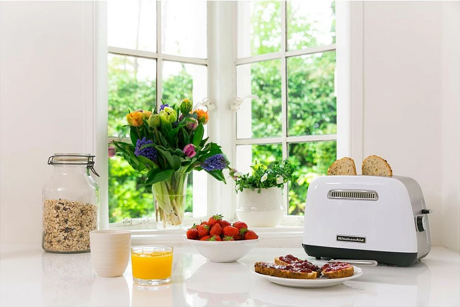 Tostër KitchenAid 5KMT2115EWH, 2 feta, 1100W, inox/bardhë