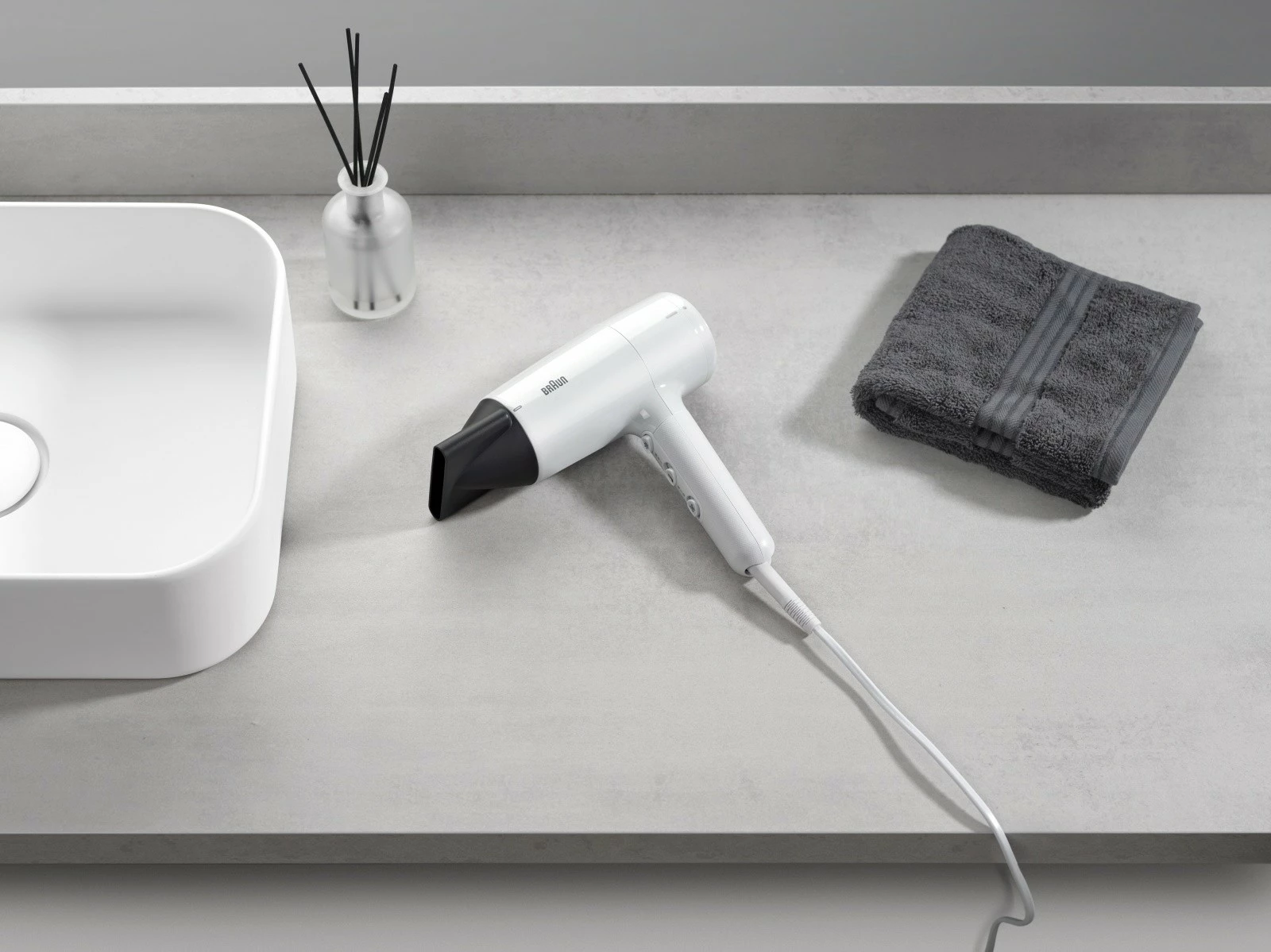 Tharëse flokësh Braun BRHD210E 2100W e bardhë me koncentrator