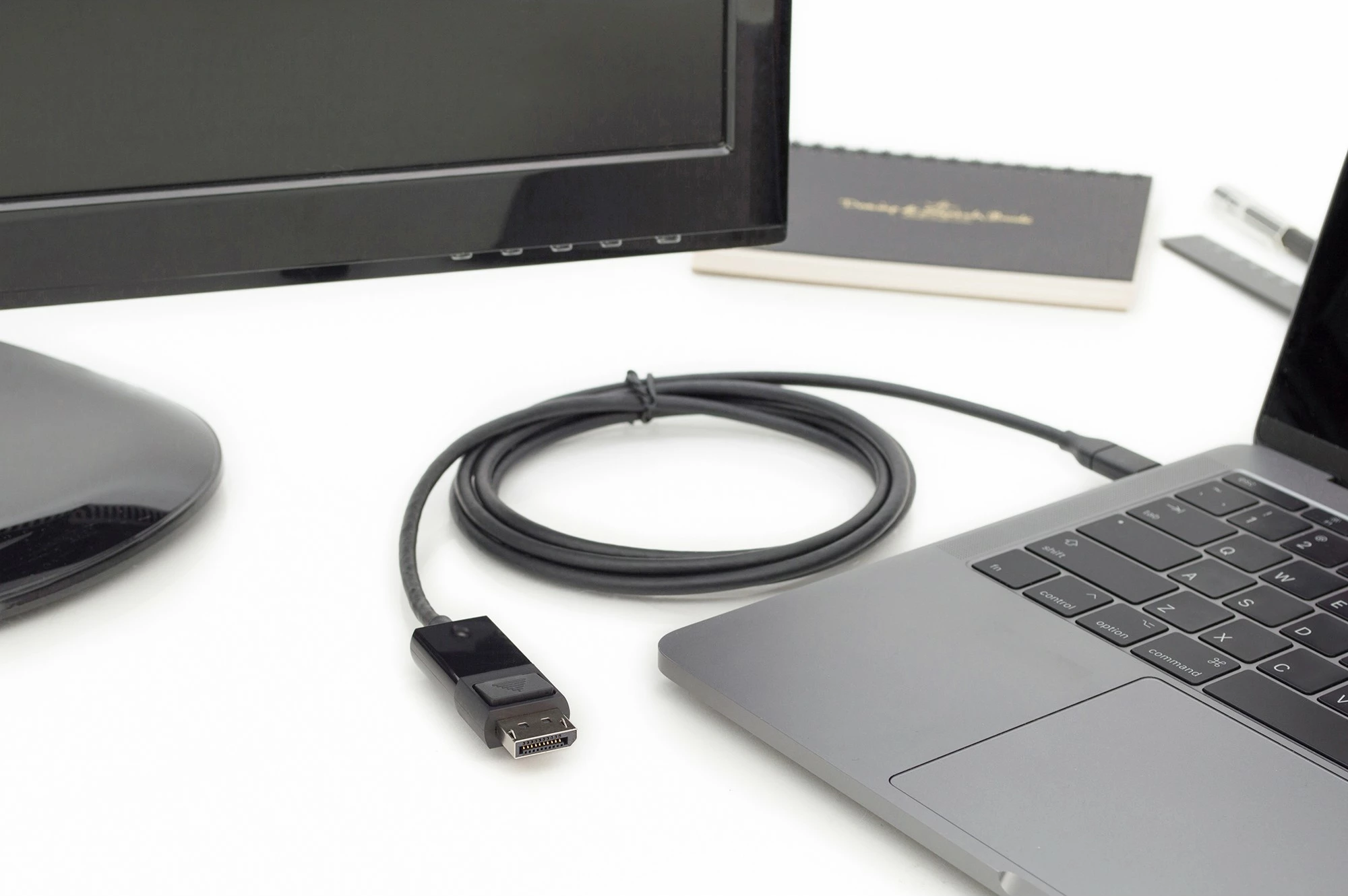 Adapter kabllo USB-C në DisplayPort Digitus 2.0m i zi