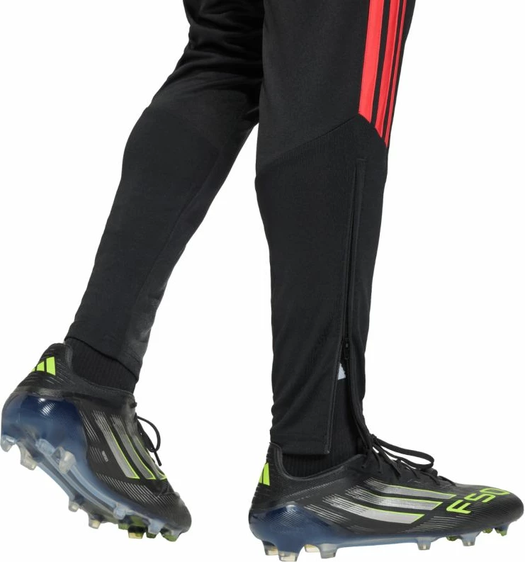 Pantallona sportive për meshkuj adidas, të zeza e të kuqe [Madhësia: XL]