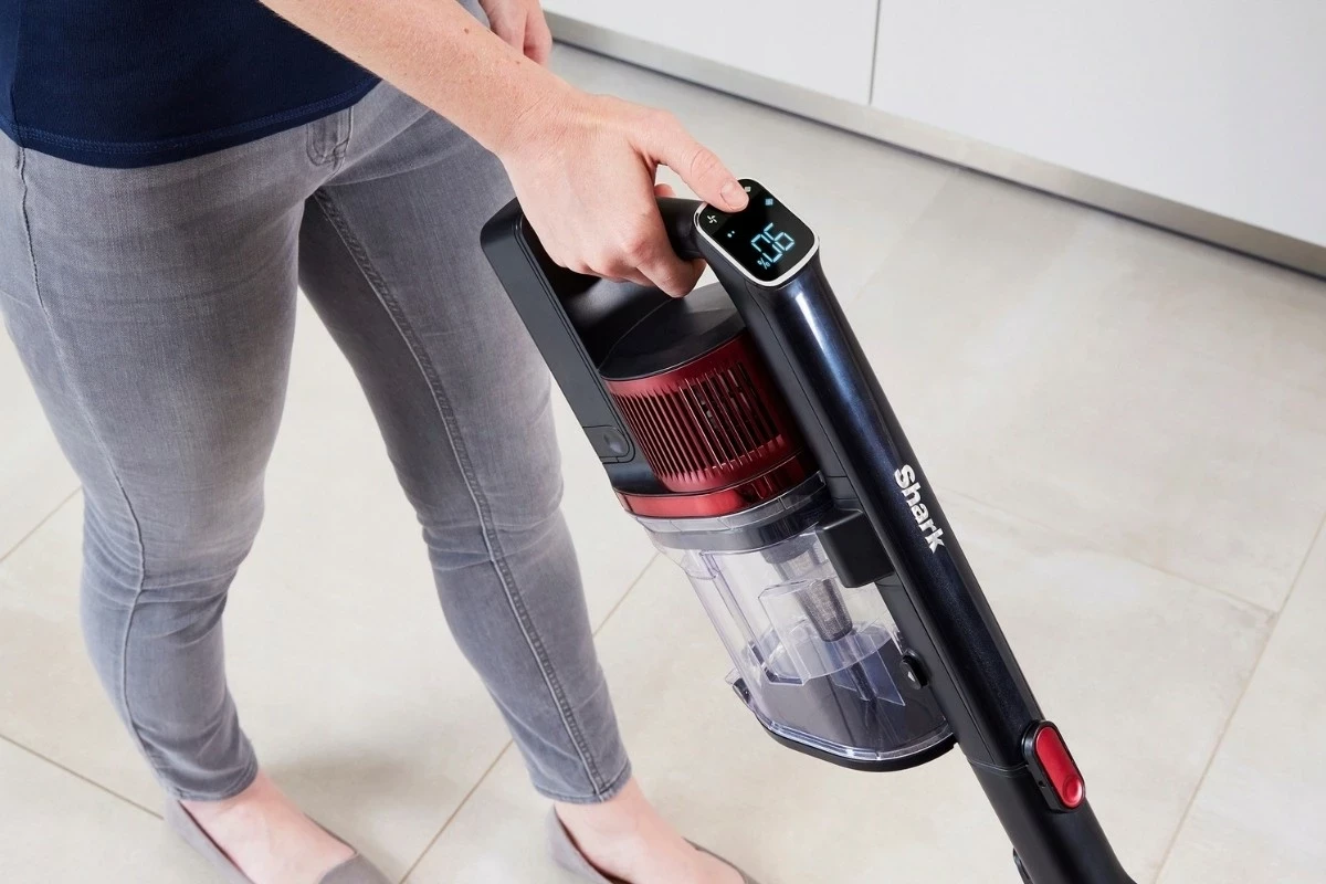 Fshesë pa kabllo Shark IZ300EUT, 25V, e zezë-kuqe