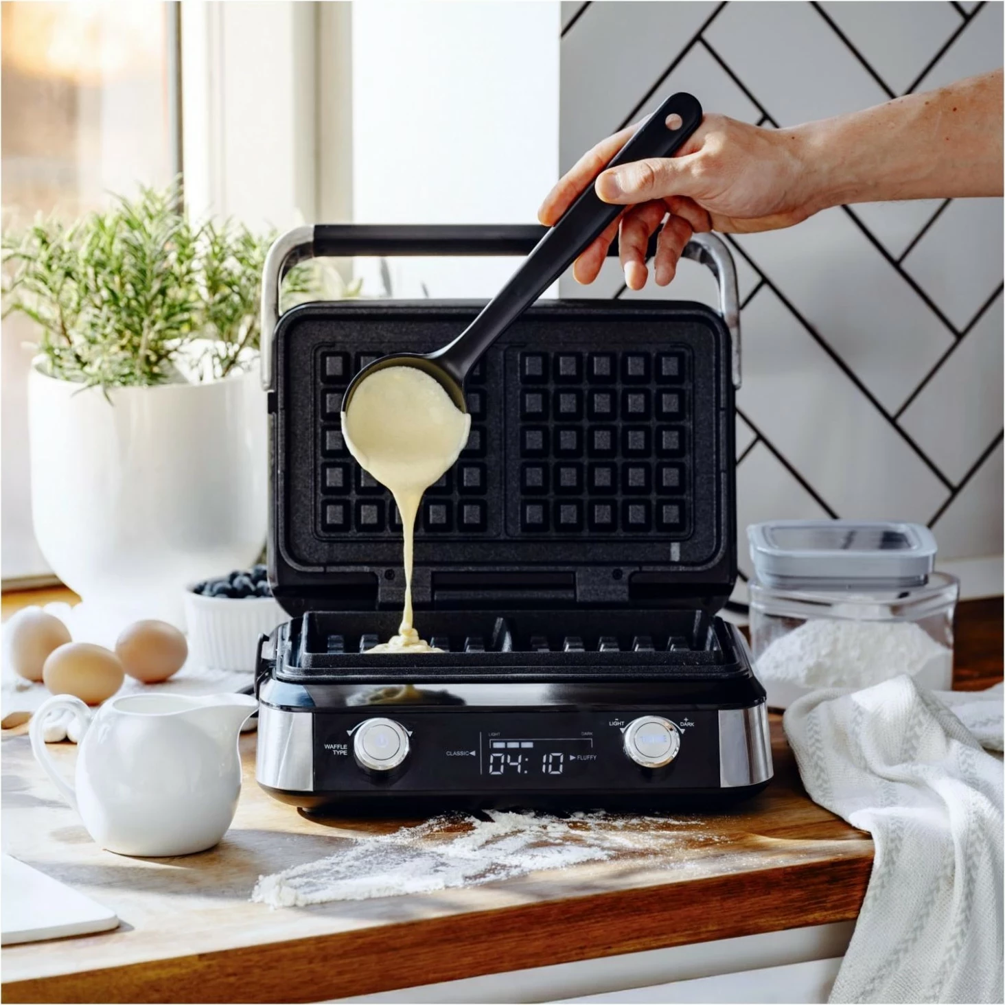 Pjekës gofrash Adler AD 3084, 1600W, i zi