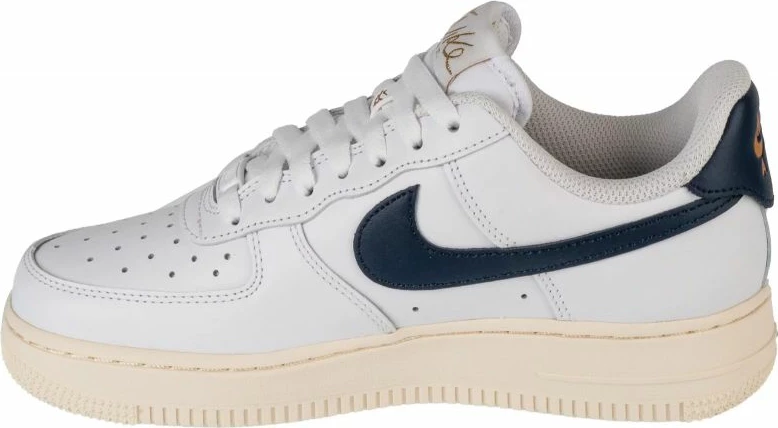 Atlete femra Nike, të bardha