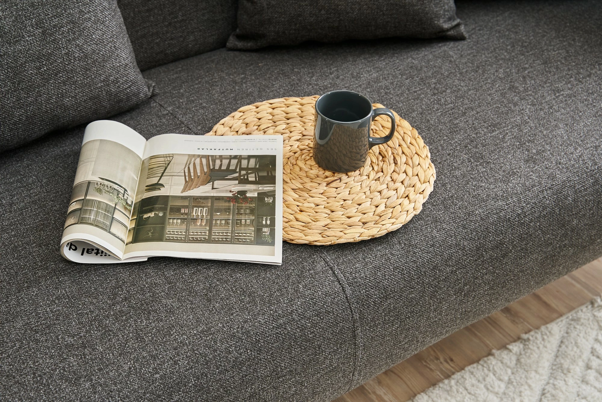 Divan treshe Atelier del Sofa, Revos, ngjyrë antracit
