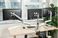 Mbajtëse trefishe monitori LogiLink, 13"-32", alumin, 2x krah me sustë gazi, ngjyrë argjendi
